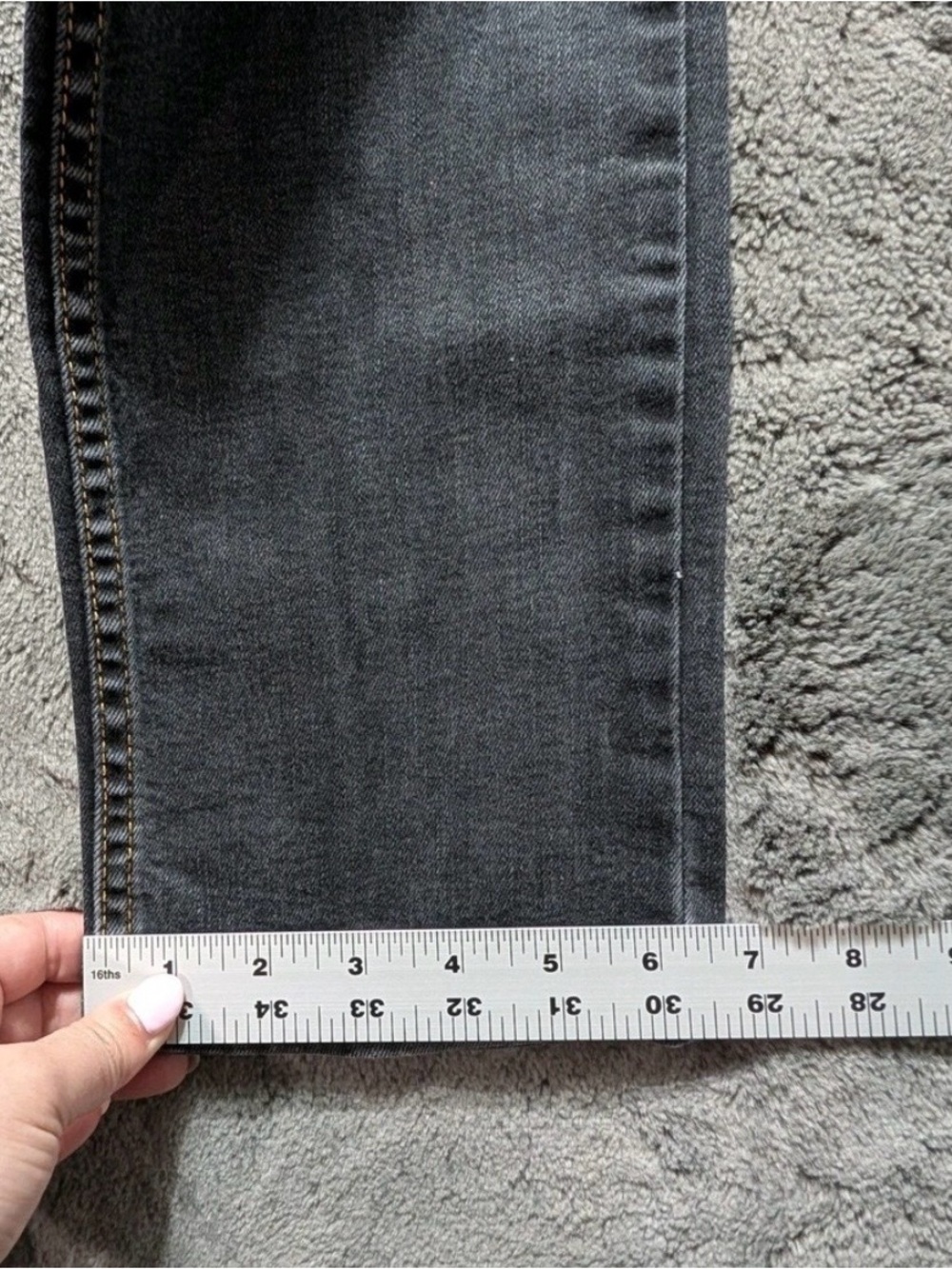Levi’s 32*30 
Men's Slim Straight Jeans in Charcoal Gray